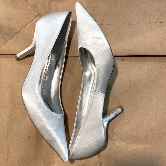 Metallic Silver Roberto Vianni 3” Heels Size 40 - Great Condition - Picture 2 of 4